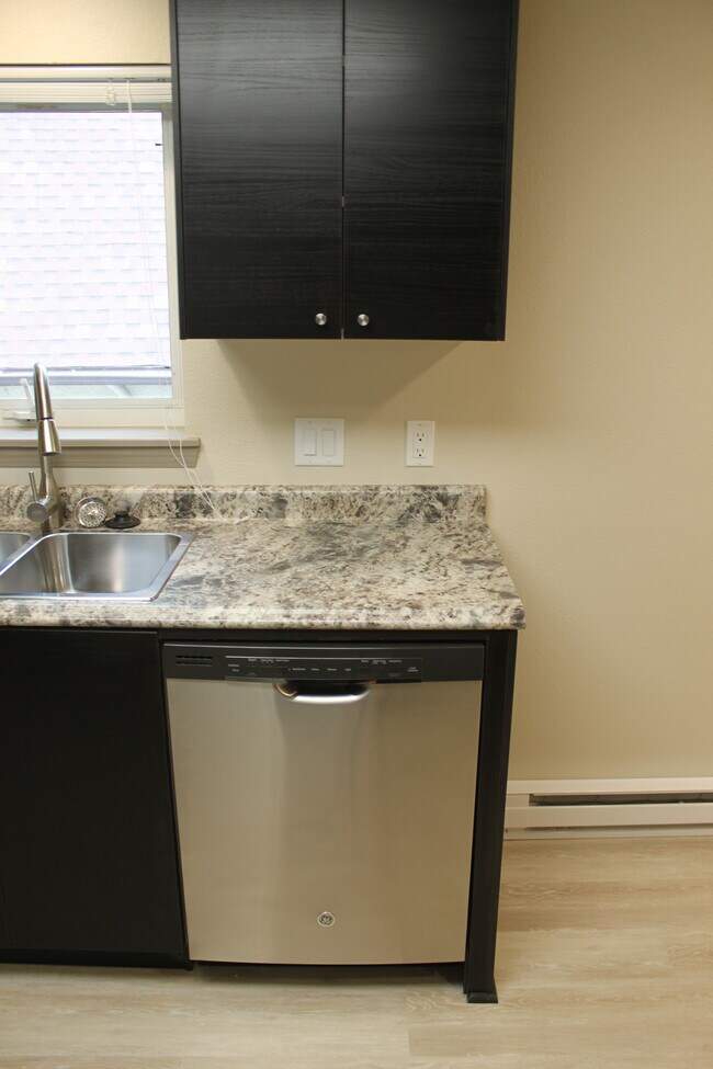 Kitchen Dishwasher - 1109 5th Ave S