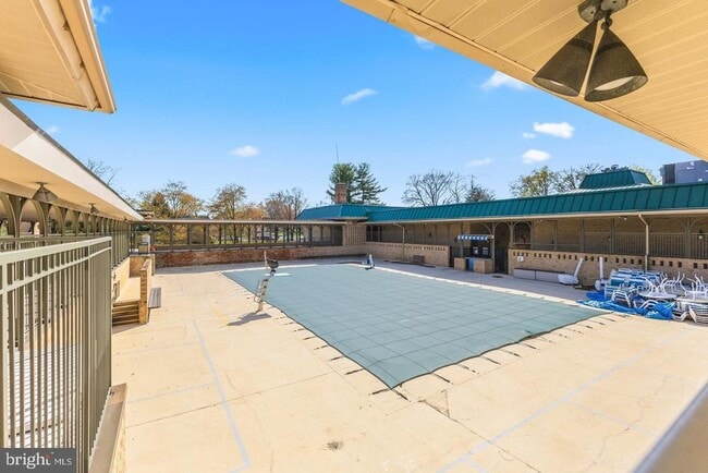 Building Photo - 14801 Pennfield Cir