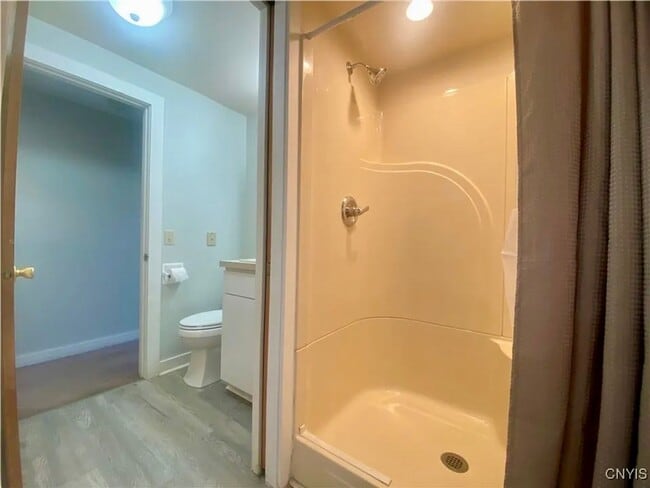 Building Photo - 10 Maple Ave