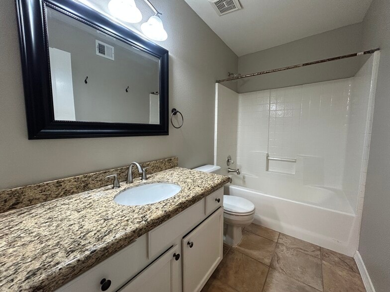 Building Photo - 4132 E Anderson Dr