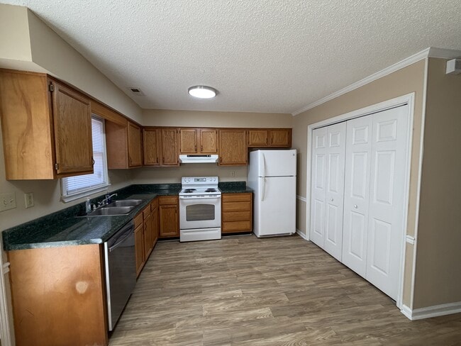 Building Photo - 2903 Cedar Creek Rd