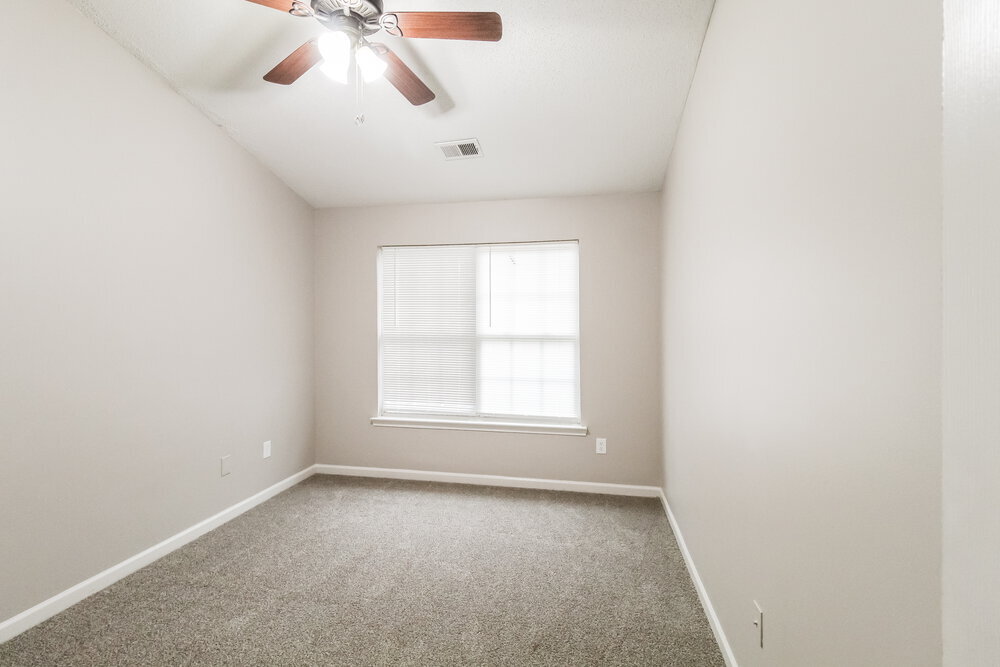 Building Photo - 401 Kendall Ln