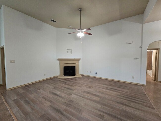 Building Photo - 10444 Merced Lake Rd