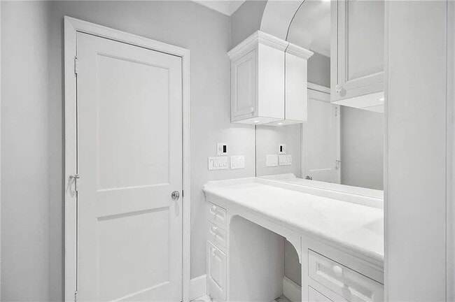Building Photo - 460 Ivy Park Ln NE