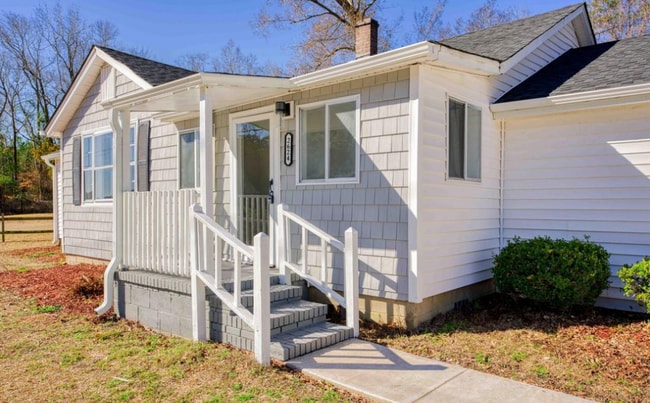 Building Photo - "Charming 3-Bedroom Home on Wilmington Hig...