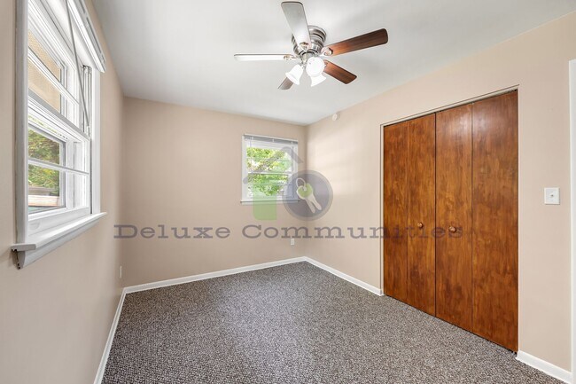 Building Photo - Charming 3 Bedroom 1.5 Bath
