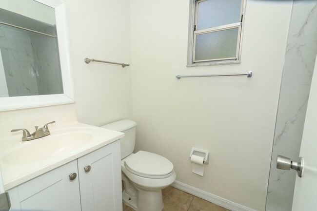 Building Photo - Sanford Home - 3/2 with garage and huge yard