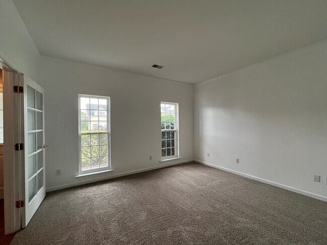 Building Photo - 570 Batty Way