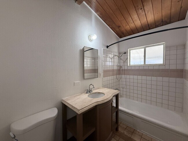 Building Photo - Palmdale 4 bedroom + 2 Bathroom