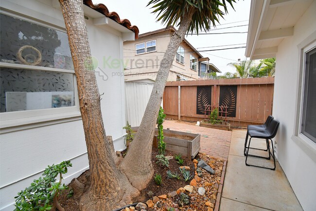 Building Photo - 624-A North Nevada St