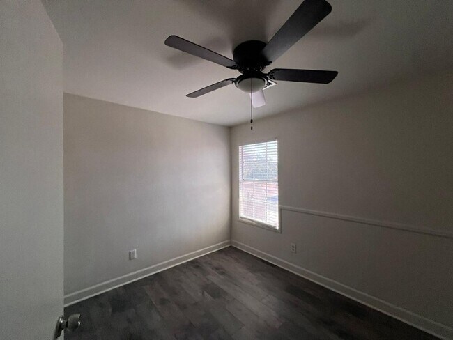 Building Photo - 3818 W Harrison St