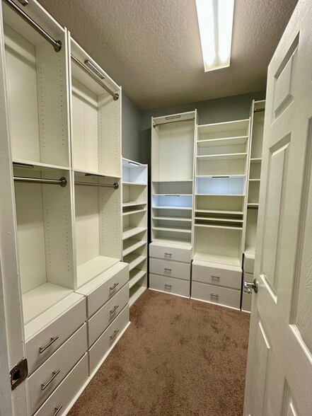 Building Photo - 14227 Wake Robin Dr