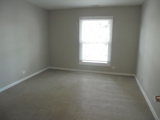 Building Photo - 4730 Calvert Dr