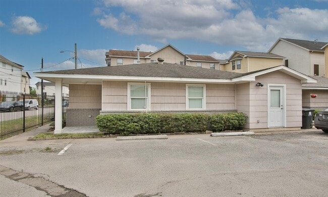 Building Photo - 4331 Marina St