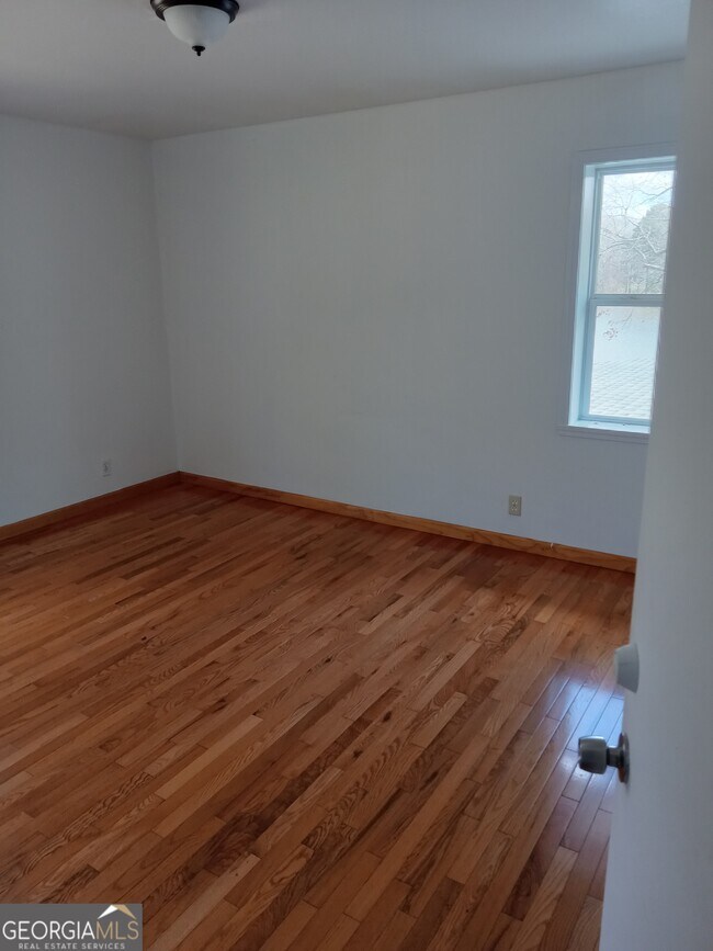 Building Photo - 148 W James Cir