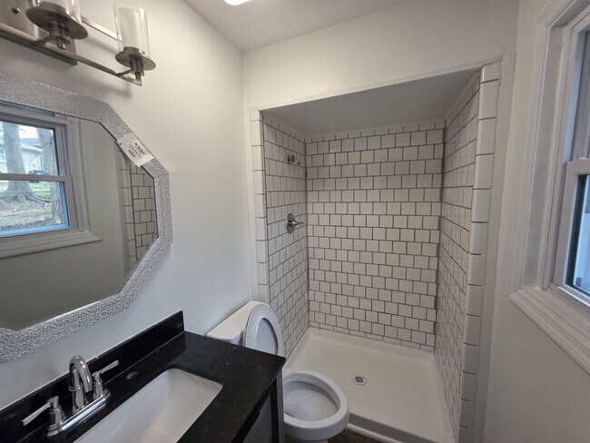 Building Photo - 3701 Bahama Dr