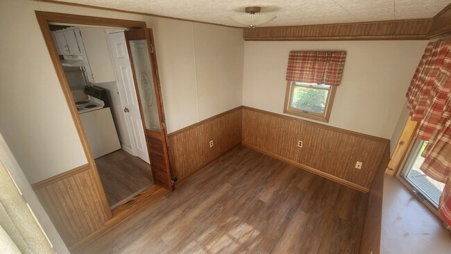 Building Photo - 1025 Bellaire Ave