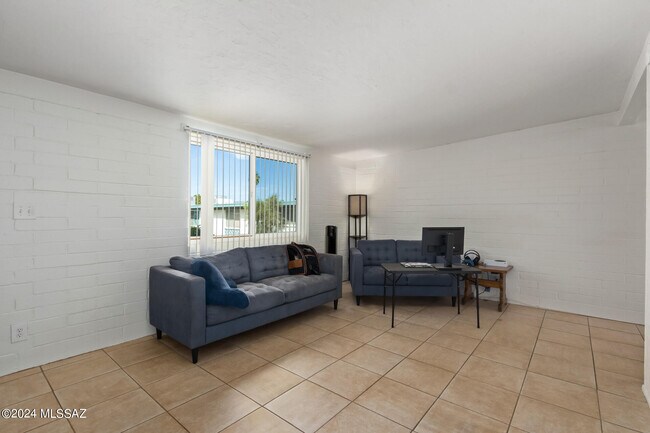 Building Photo - 7455 E Desert Spring Dr