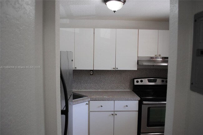 Building Photo - 17255 SW 95th Ave
