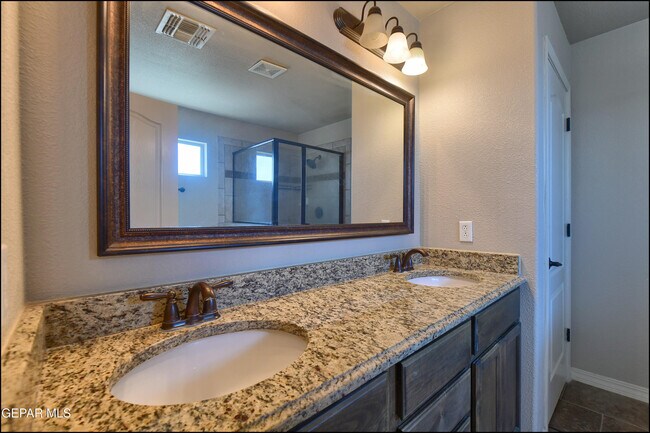 Building Photo - 7528 Wolf Creek Dr
