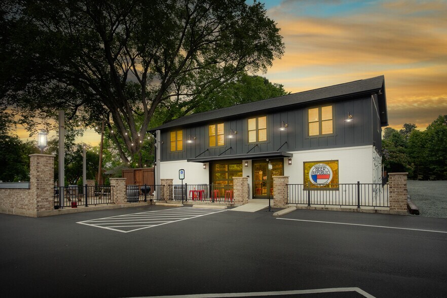 Building Photo - 901 E Haggard Ave