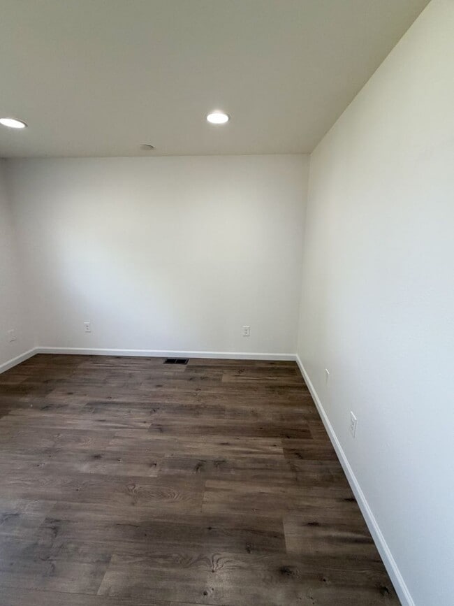 Building Photo - 3 Bedroom, 2 Bath House