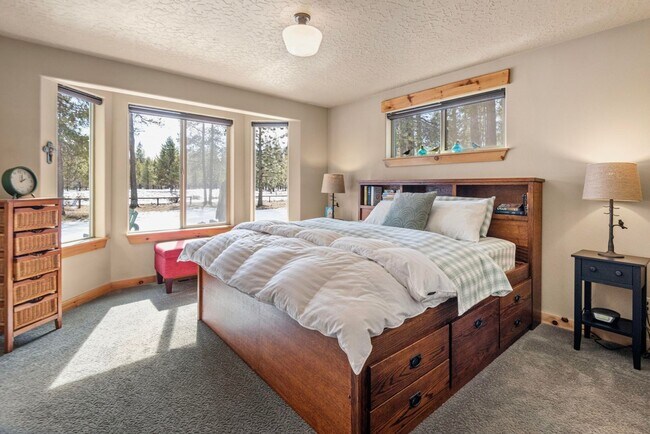 Building Photo - Available until April 2026- Short Term Lease