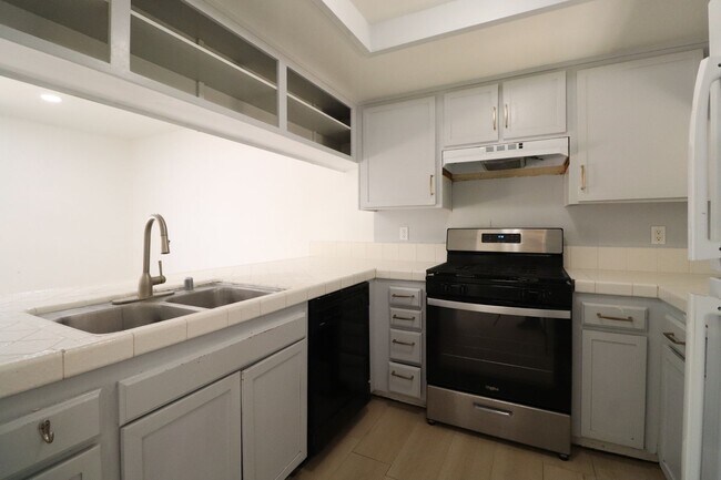 Building Photo - Spacious Northpointe Condo – 3 Bedrooms + Office | 3 Baths | Attached 2-Car Garage