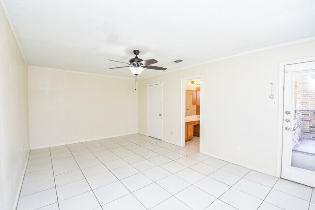 Building Photo - 2623 Forestbrook Dr