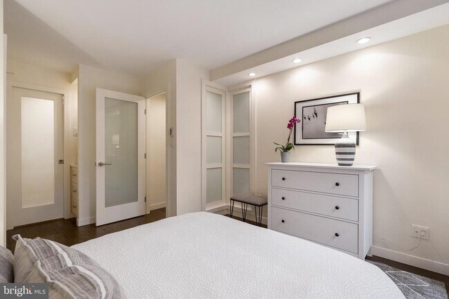 Building Photo - 1301 20th St NW