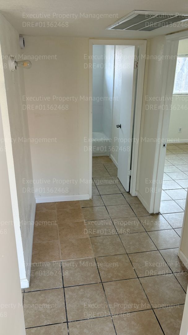 Building Photo - 3306 Gardenia Ave