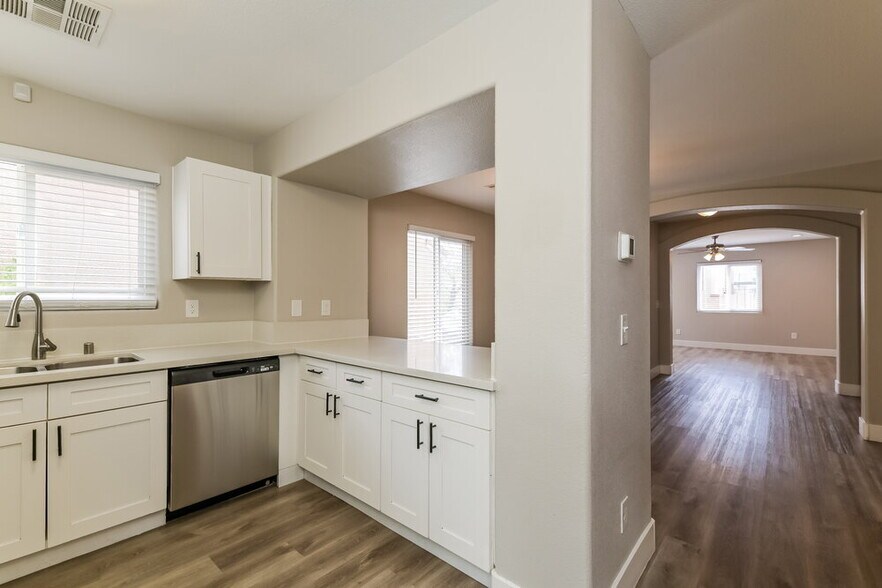 Building Photo - 6002 Aripeka St