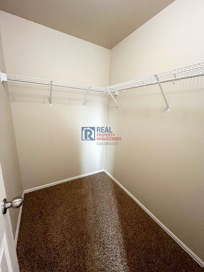 Building Photo - 10276 Deer Meadow Cir