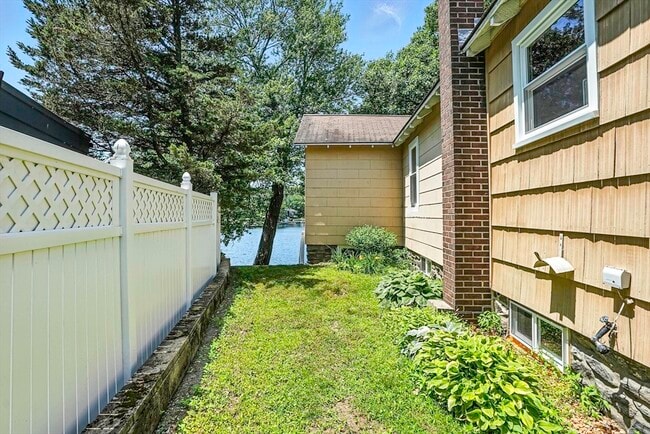 Building Photo - 35 Canna Dr