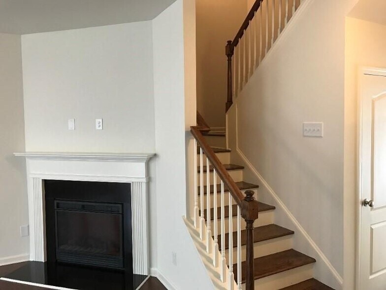 Building Photo - 418 Arbor Crowne Dr