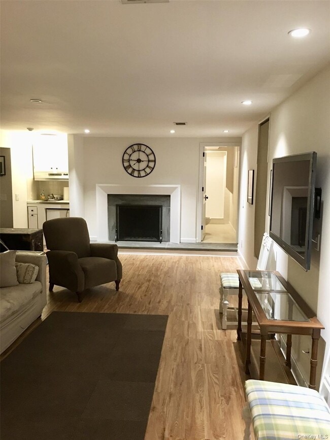 Building Photo - 9 Cedar Hill Rd