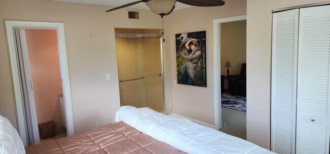 Building Photo - 207 Tropic Isle Dr