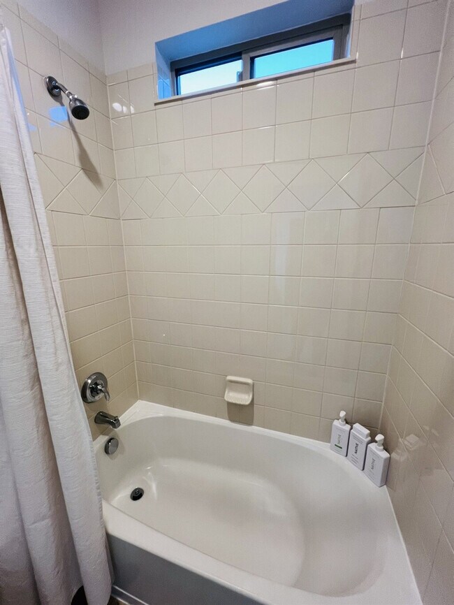 Building Photo - 15557 W 95th Ave