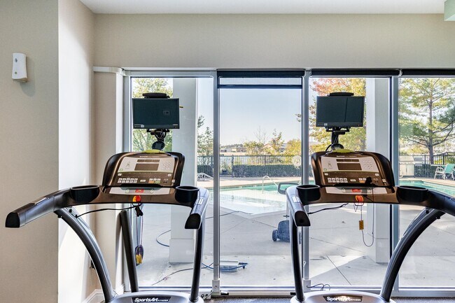 Building Photo - 4921 Pretty Lake Ave