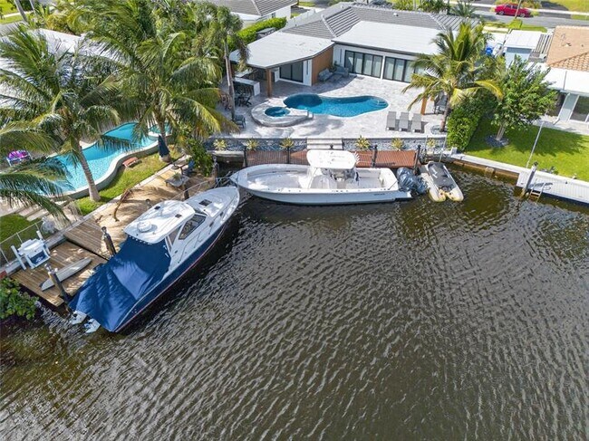 Building Photo - 160 SE 3rd Ct