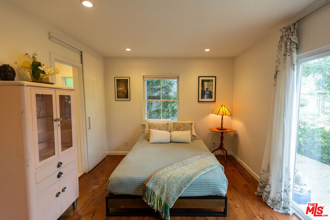 Building Photo - 8809 Appian Way