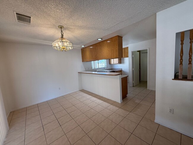 Building Photo - Silverlake's Home- 3 Bedrooms, 2 Bathrooms...