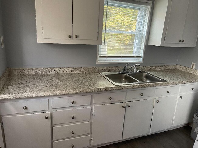 New Counter tops Kitchen - 122 Chunn Ln
