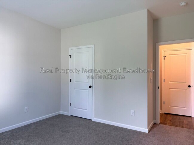 Building Photo - 101 Brody Pne Wy