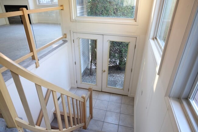 Building Photo - 145 Captain Eames Cir