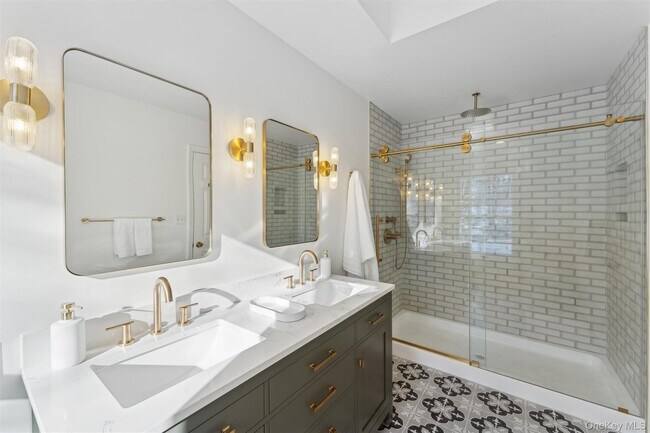 Building Photo - 14 Hildreth Rd S