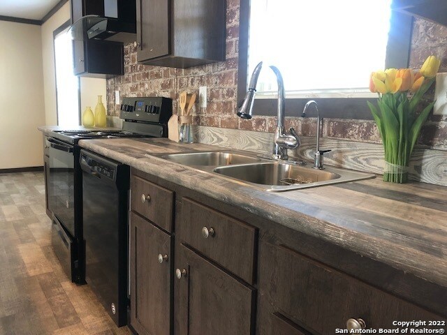 Building Photo - 833 CIMARRON-