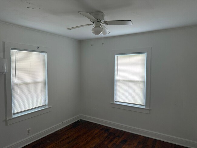 Building Photo - 1204 Julia Ave