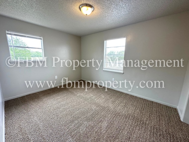 Building Photo - 825 Tehuacana Hwy