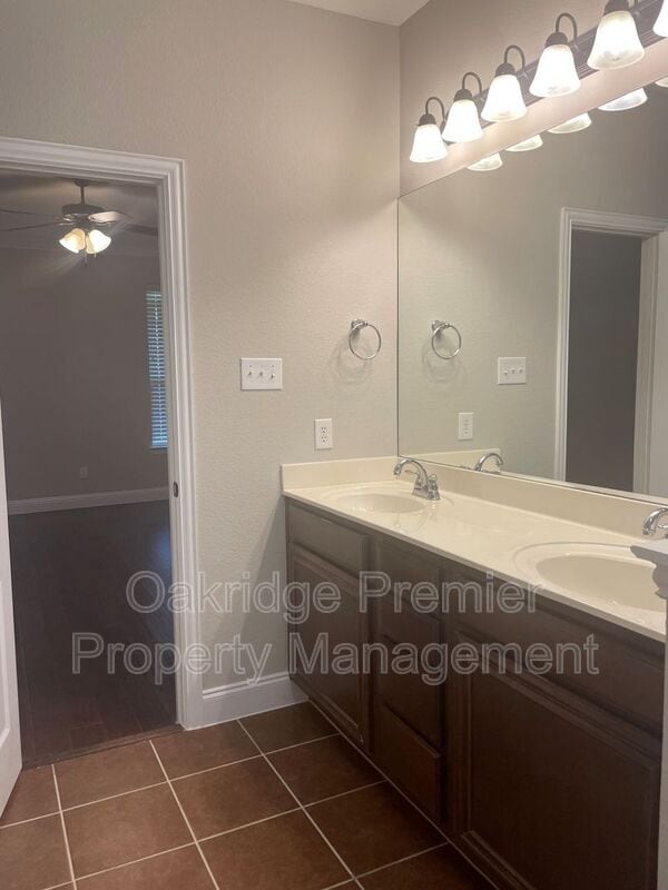 Building Photo - 811 Blue Quail Dr